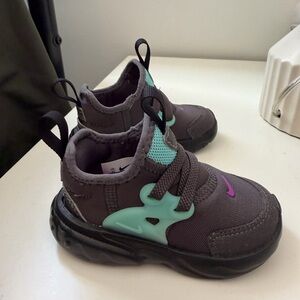 Nike Toddler Gray and Teal Sneakers